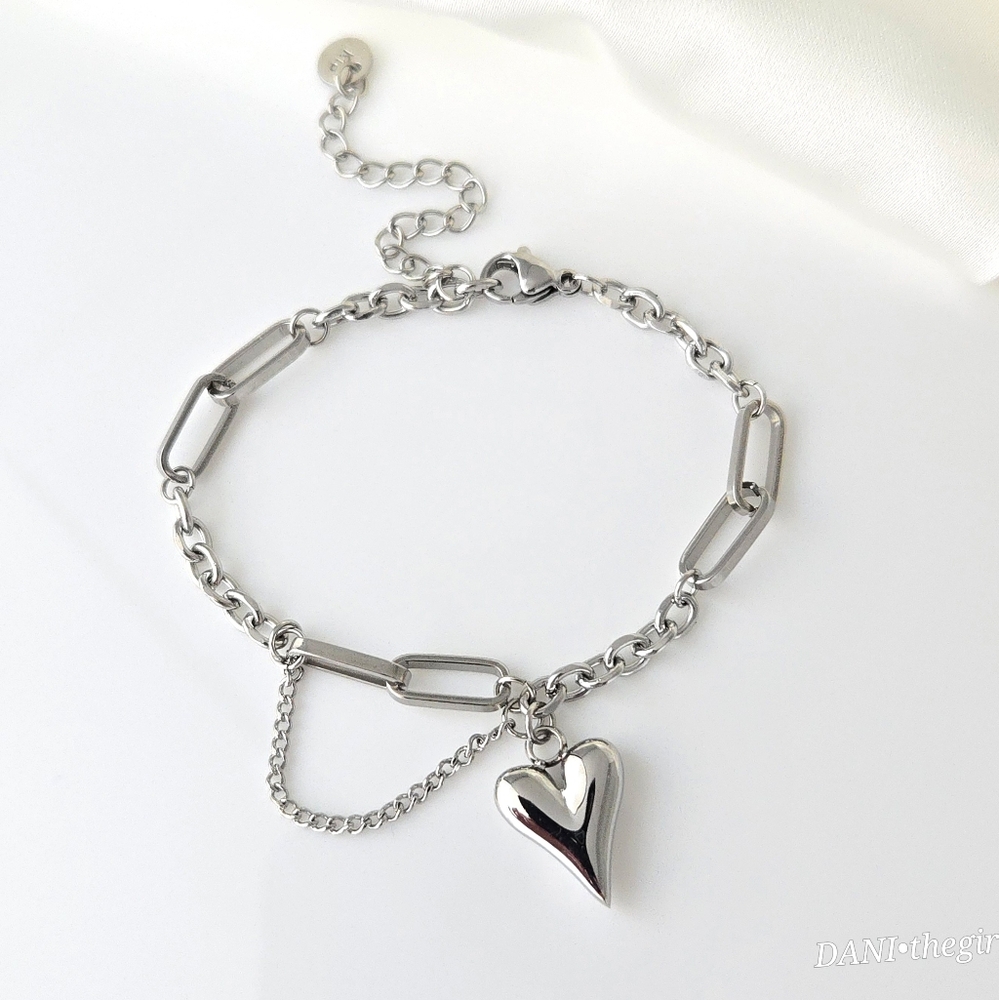 NEW 18K White Gold Silver Tone Chain Link Bracelet with Heart Charm - Picture 1 of 7